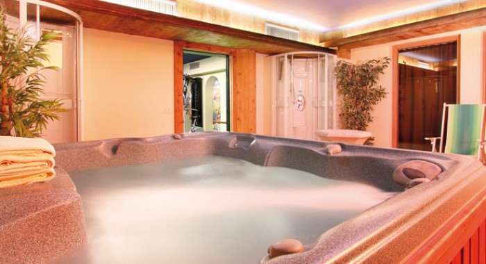 Hotel Bellevue (Canazei), Val di Fassa ski chalet, image 8